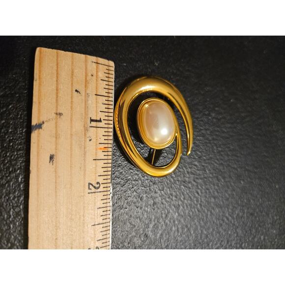 Vintage Monet Brooch - Picture 2 of 4